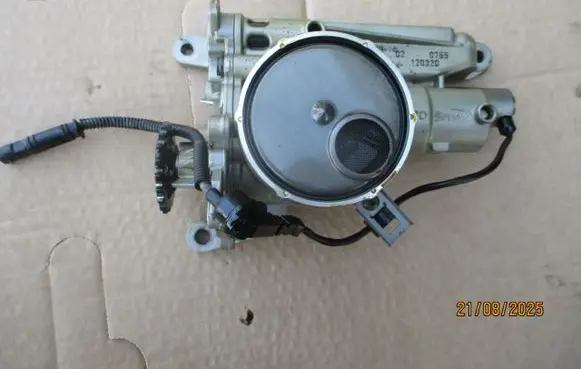 Renault Captur Oil pump V764737680