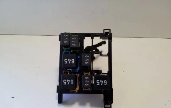 Audi Q3 8U Relay mounting block 7N0937503