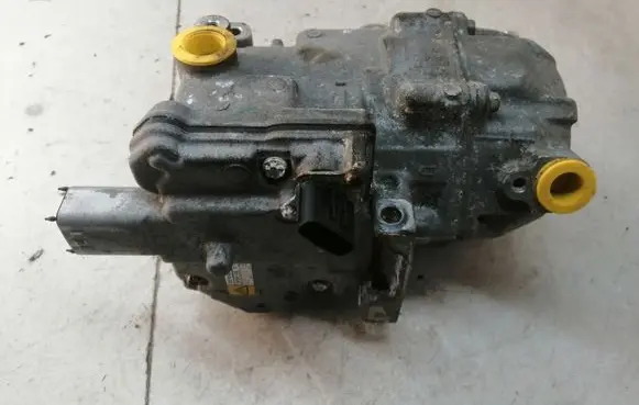 Toyota Auris E180 Air conditioning (A/C) compressor (pump) 0422001330 ES14C 32284