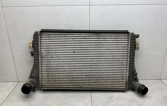 Volkswagen Touran II Intercooler radiator 1K0145803BN