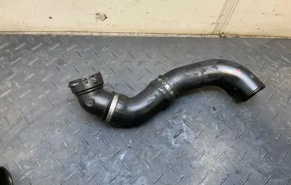 BMW 5 E60 E61 Intercooler hose/pipe 7600010