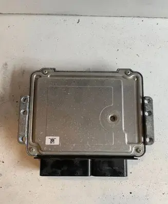 Hyundai i30 Engine control unit/module 0281016523
