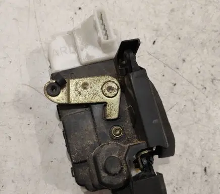 Peugeot 607 Rear door lock
