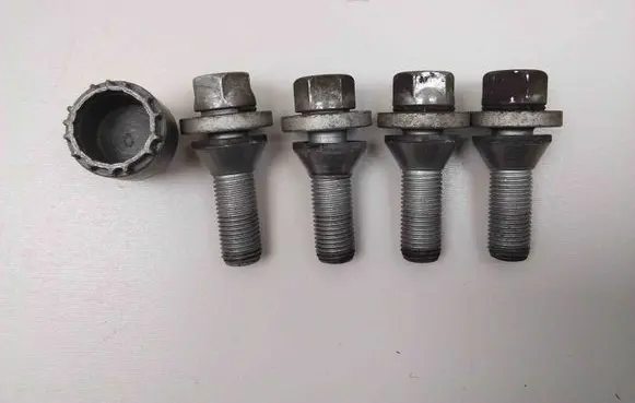 Volvo XC90 Nuts/bolts 