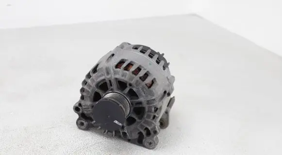 Volkswagen PASSAT B7 Generator/alternator 03C903023T