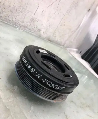 Nissan Qashqai J12 Crankshaft pulley 123038345r