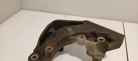 Engine mounting bracket
