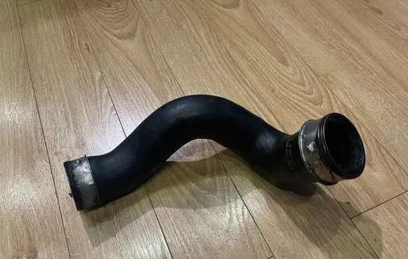 Mercedes-Benz CLK A209 C209 Intercooler hose/pipe A2035281582 00214004