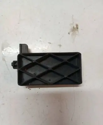 Volvo XC70 Radiator mount bracket 31368196