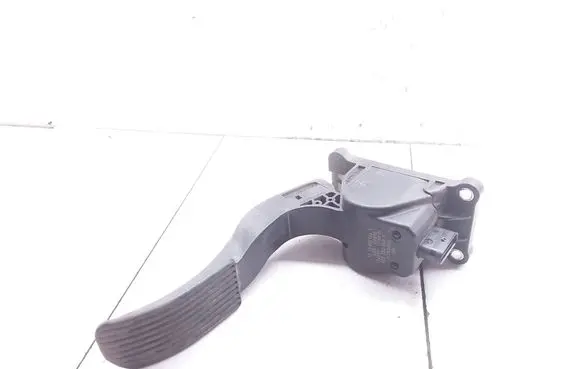 Mercedes-Benz Sprinter W906 Accelerator throttle pedal A9063000404 0280755023