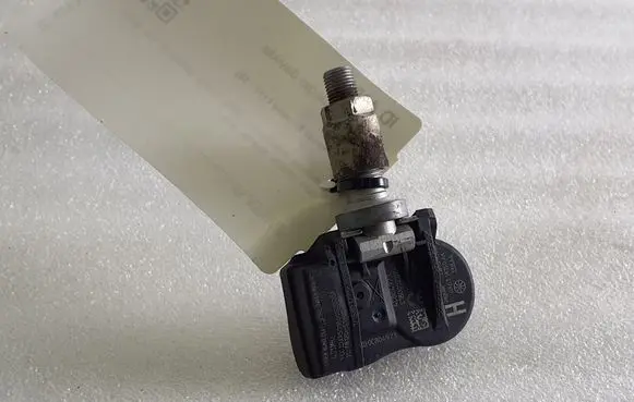 Land Rover Evoque I Tire pressure sensor GX631A159AA