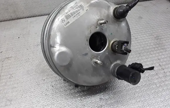 Mercedes-Benz S W220 Brake booster A0054302430