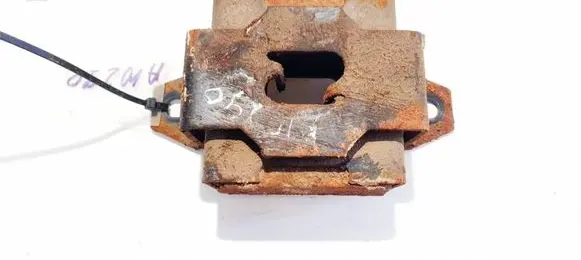 Engine mount bracket
