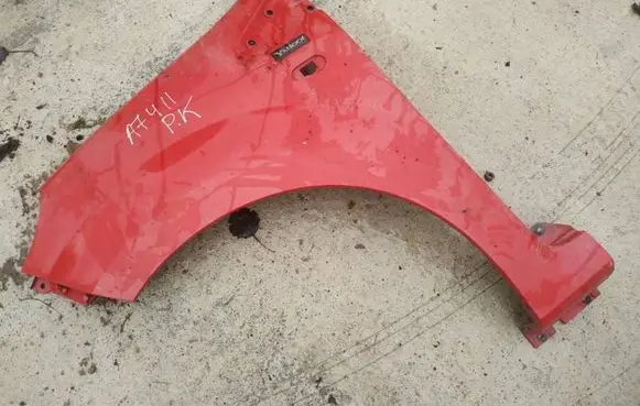 Renault Twingo II Fender raudonas
