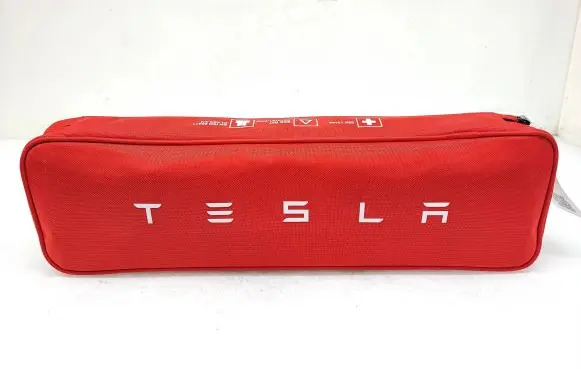 Tesla Model 3 First aid kit P147507600C