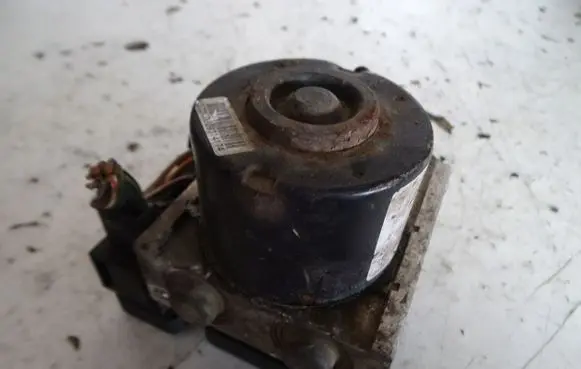 Ford Fiesta ABS Pump 4S612M110DA