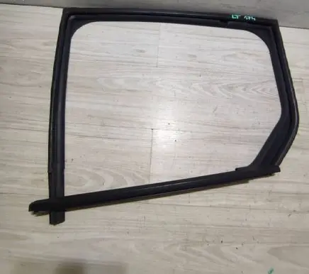 Renault Kangoo III Door glass trim 823319875R