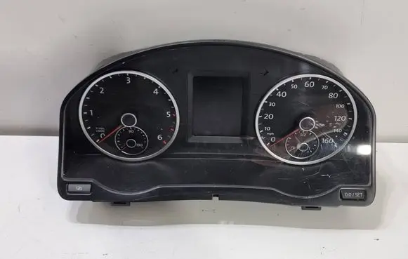 Volkswagen Tiguan Speedometer (instrument cluster) 5N0920982D RD10481