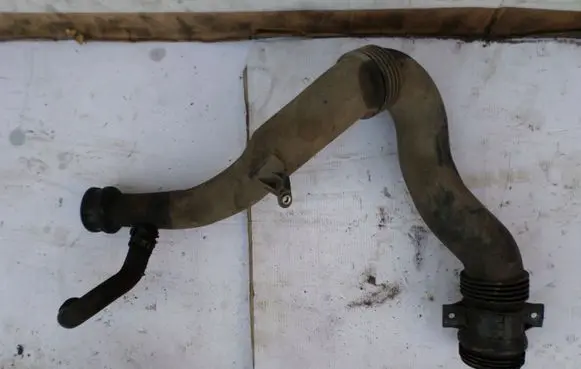 Land Rover Discovery 3 - LR3 Air intake hose/pipe