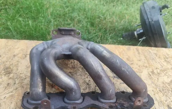 Volkswagen Golf V Exhaust manifold 