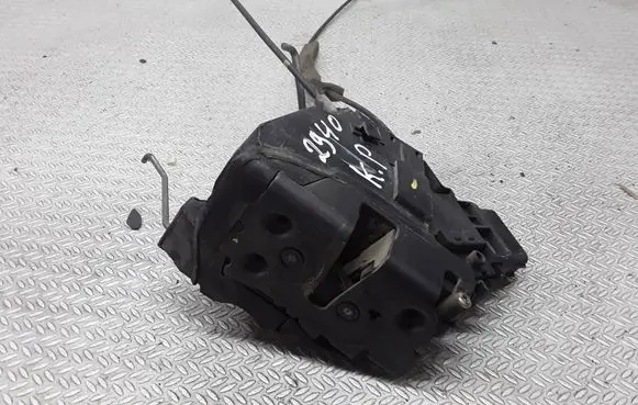 Mazda 3 I Front door lock
