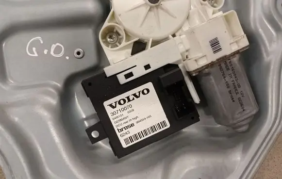Volvo V50 Rear door window regulator with motor
