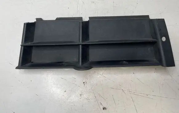 BMW 5 E39 Front bumper lower grill 8235638