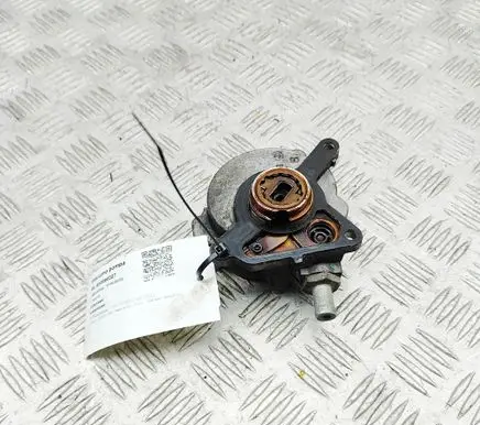 Volkswagen PASSAT B6 Vacuum pump 03H145100B