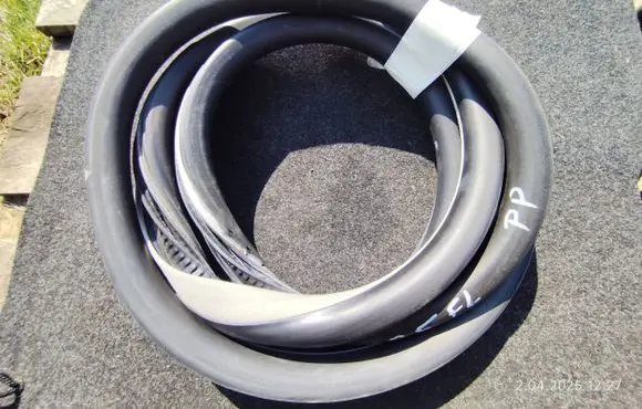 Volkswagen PASSAT B5.5 Front door rubber seal 