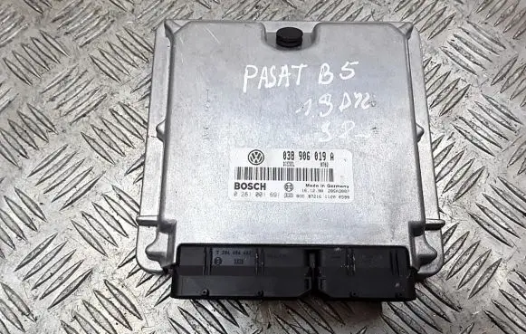 Volkswagen PASSAT B5 Engine control unit/module