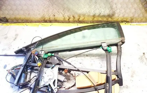 Audi A4 S4 B5 8D Front door window/glass frame 65042108