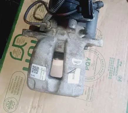 Volkswagen PASSAT B6 Rear brake caliper