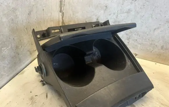 Cup holder front