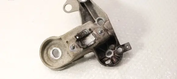 Audi A4 S4 B6 8E 8H Engine mounting bracket 8E0199352F