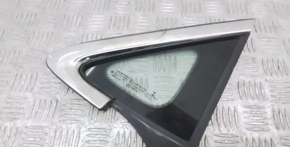 Chrysler Pacifica Front triangle window/glass 68227745AE