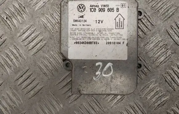 Volkswagen PASSAT B5.5 Airbag control unit/module 1C0909605B