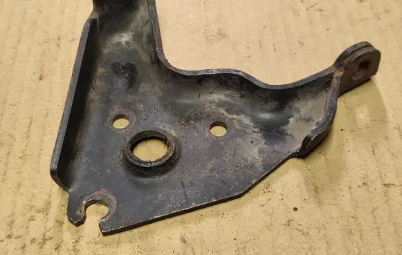 Chrysler PT Cruiser Engine mounting bracket