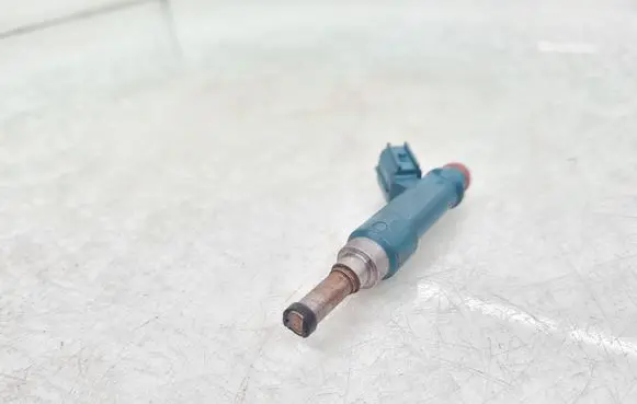 Toyota Prius (XW30) Fuel injector 2325037020 158003012