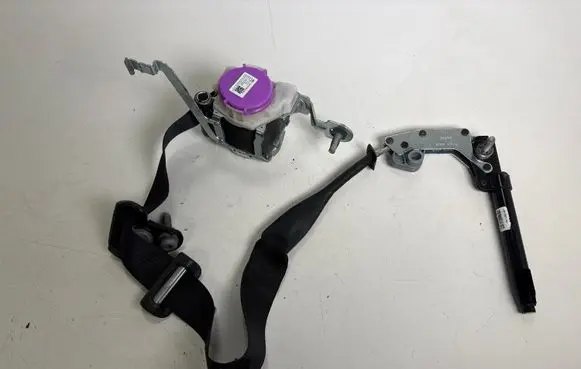 Ford Mustang VI Front seatbelt FR3B76612D64AH