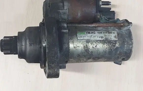 Volkswagen Tiguan Starter motor 02M911023M