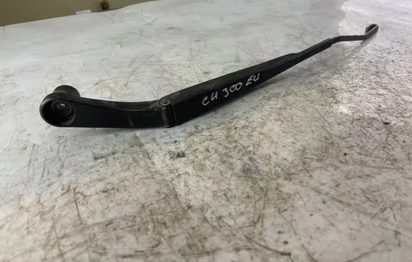 Chrysler 300 - 300C Front wiper blade arm