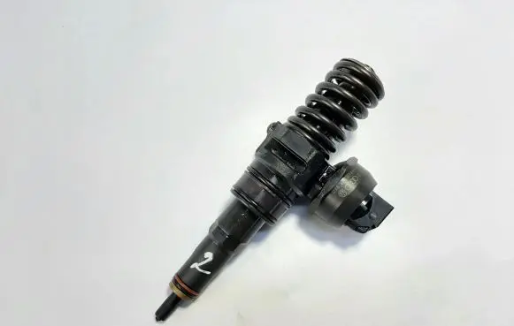 Volkswagen Golf Plus Fuel injector 038130073BN