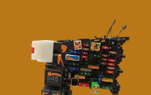 Volkswagen PASSAT B8 Fuse box set 5Q0937615C