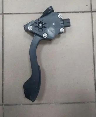 Toyota Prius (XW30) Accelerator throttle pedal 7811012010 1988007310 09N14D00172