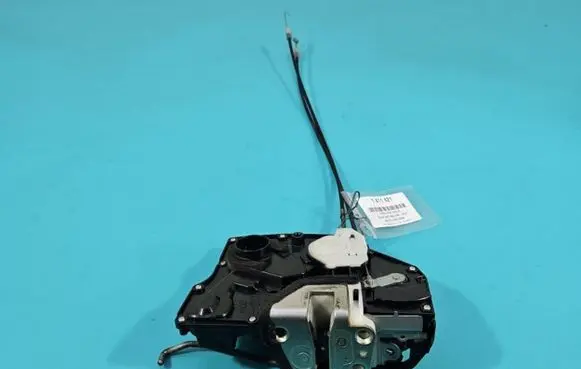Suzuki Swift I Front door lock IMPRK1411421