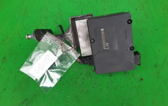 Mercedes-Benz C W203 ABS Pump A2095452532