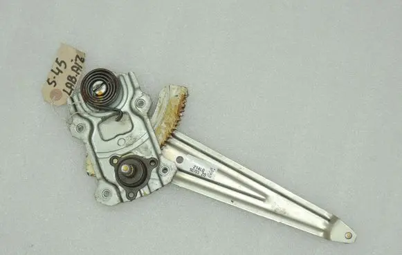 Suzuki Swift I Rear window lifting mechanism without motor 8351062J00