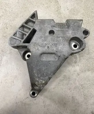 Volkswagen Golf V Engine mounting bracket 06F199207Q V600KTS21