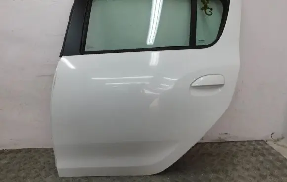 Dacia Sandero Rear door