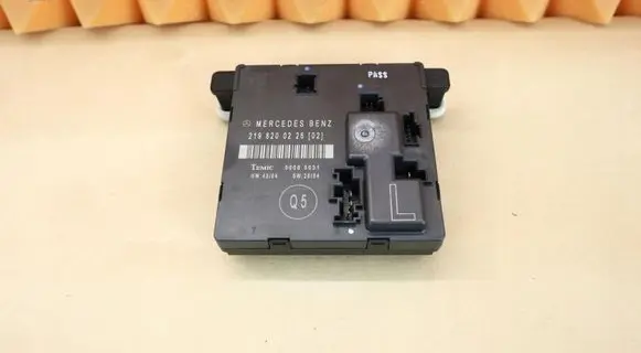 Mercedes-Benz CLS C219 Door control unit/module 2198200226 A2198200226